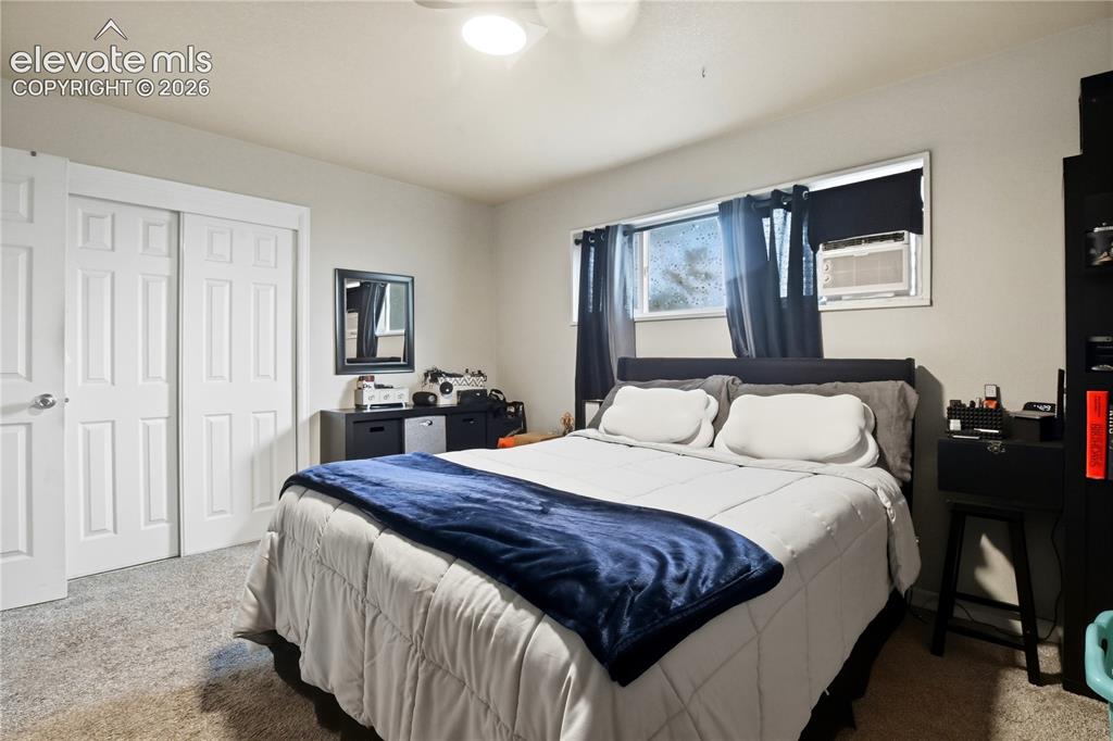 Image 21 of 28: Bedroom