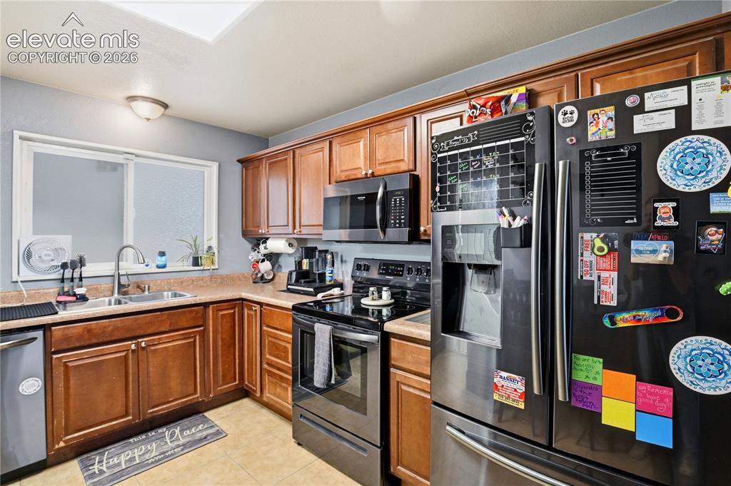 Image 8 of 28: Kitchen