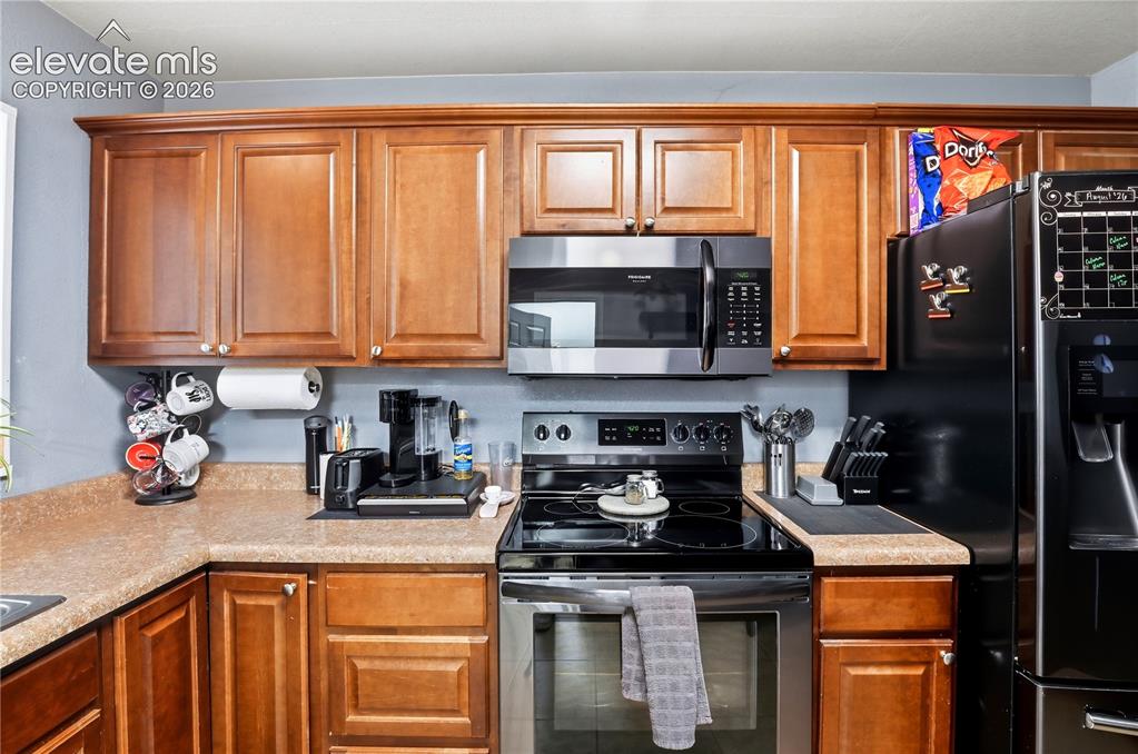 Image 9 of 28: Kitchen