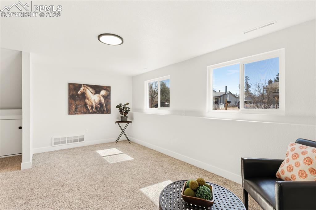 Image 25 of 37: Family Room