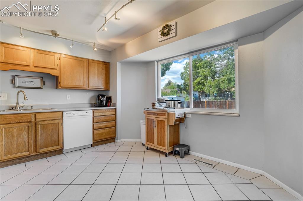 Listing 1499489, Image 11 of 42