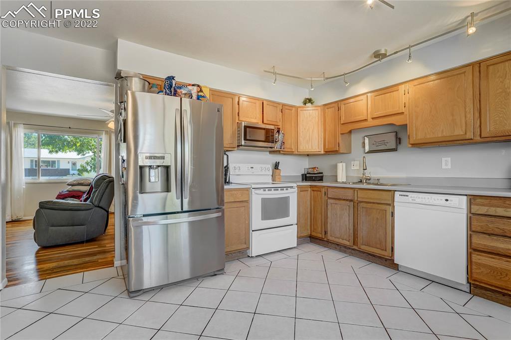 Listing 1499489, Image 12 of 42