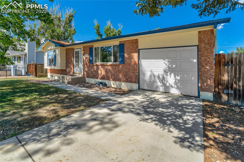 Listing 1499489, Image 3 of 42