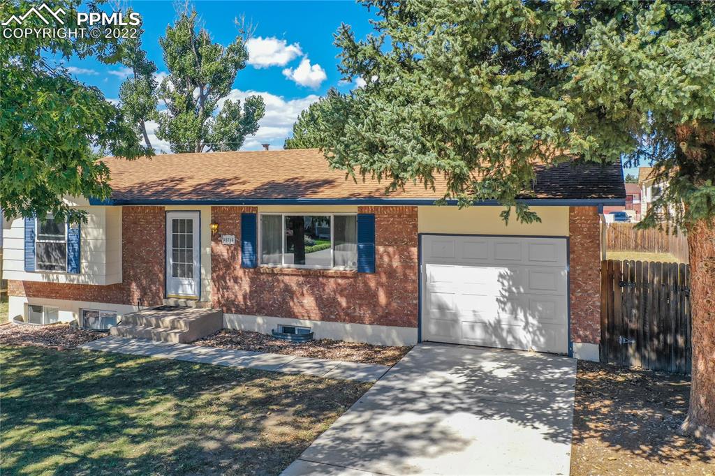 Listing 1499489, Image 5 of 42