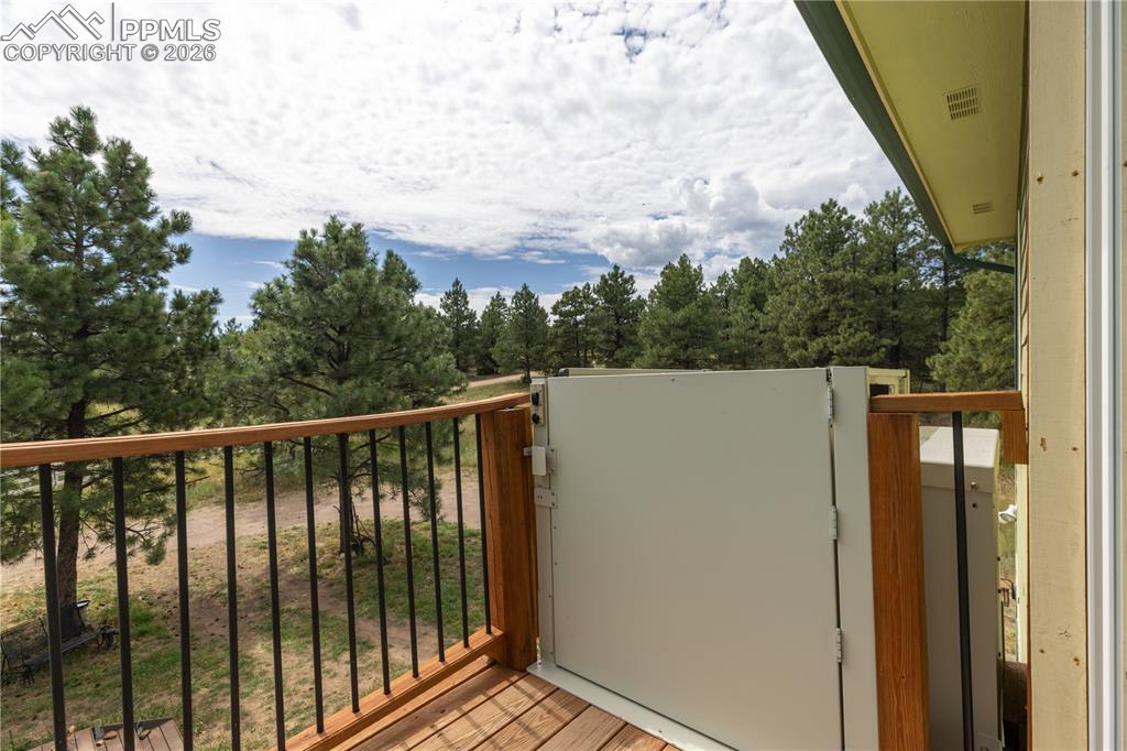 Image 38 of 46: Deck