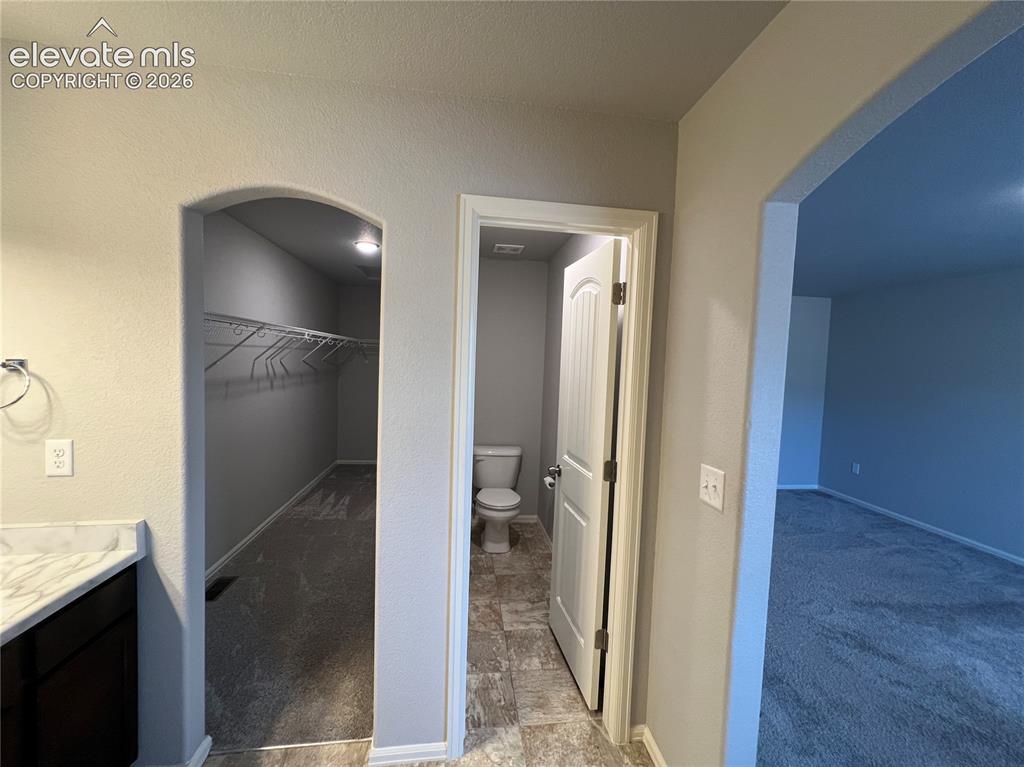 Image 16 of 23: Bathroom