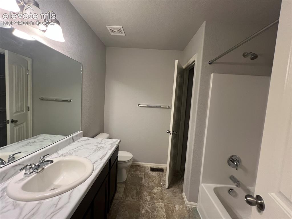 Image 19 of 23: Bathroom