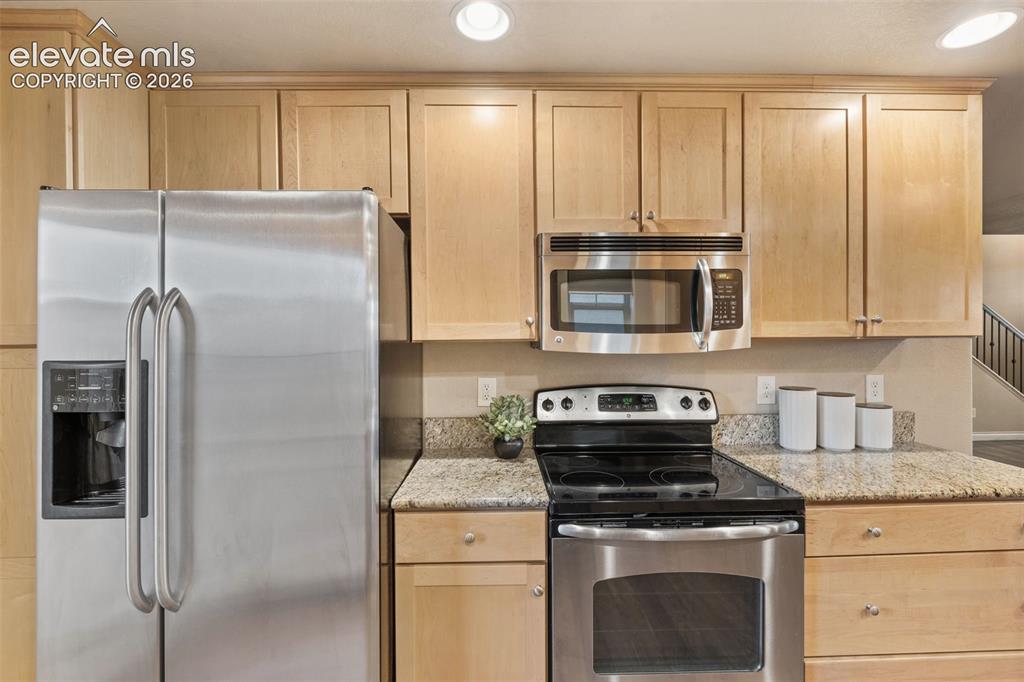 Image 19 of 50: Kitchen