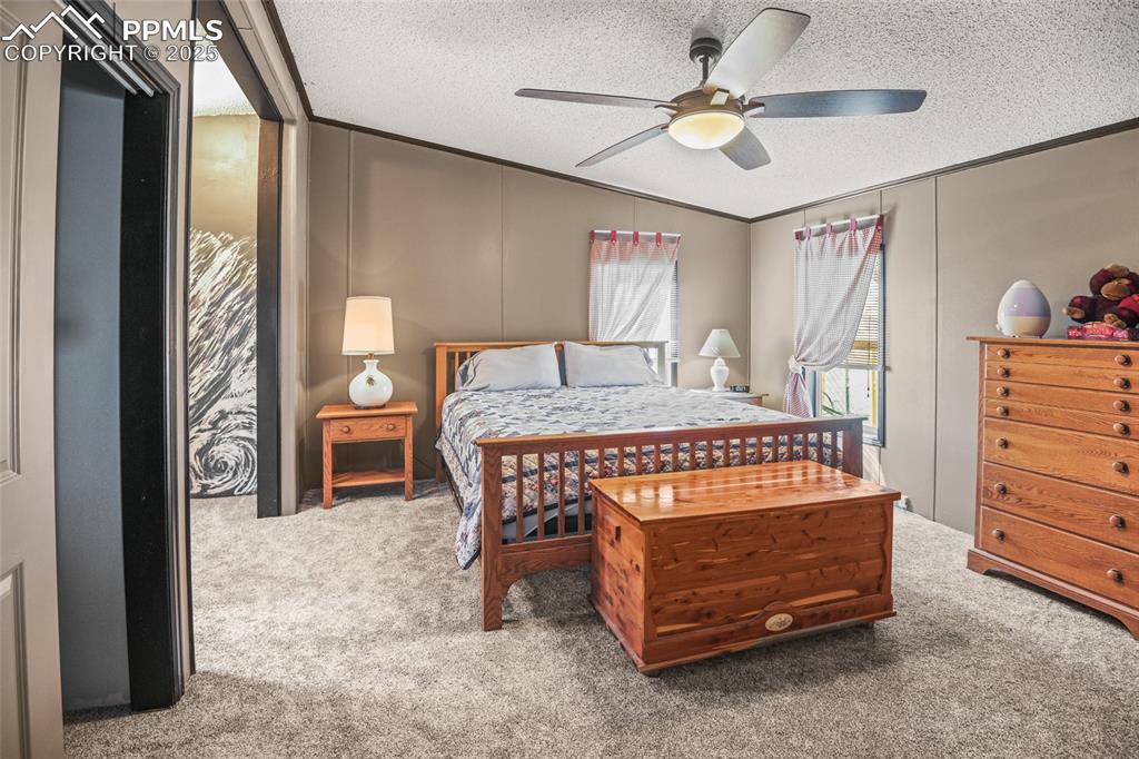 Image 18 of 29: Bedroom