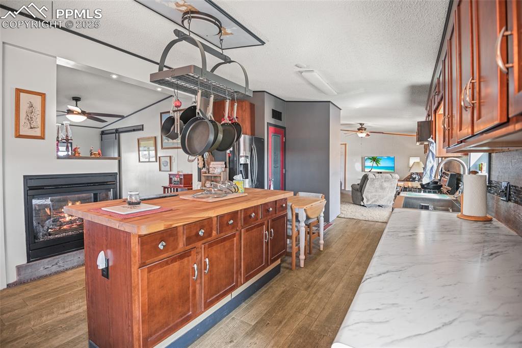 Image 20 of 29: Kitchen