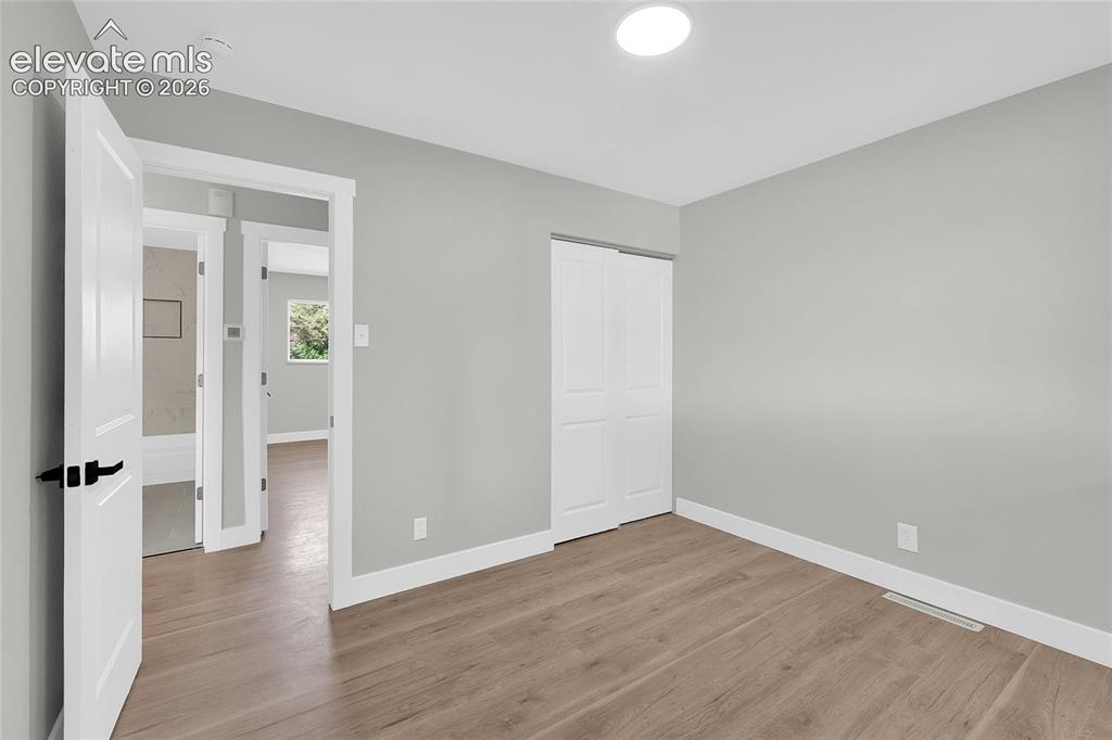Image 15 of 27: Bedroom