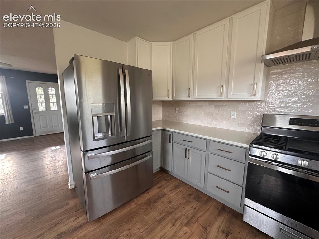 Image 16 of 38: Kitchen