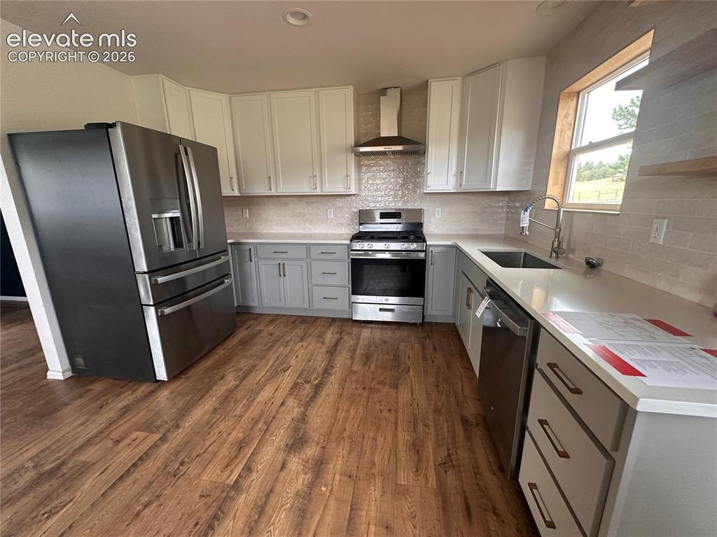 Image 18 of 38: Kitchen