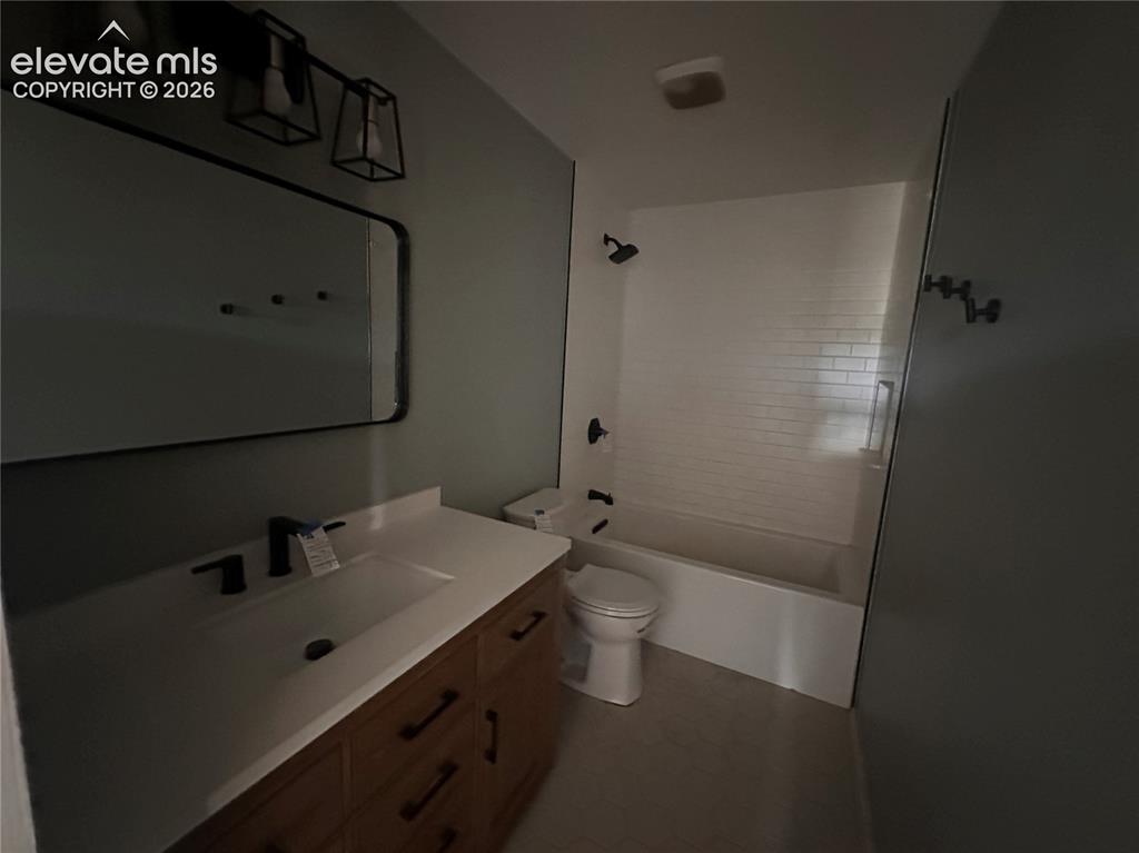 Image 25 of 38: Bathroom
