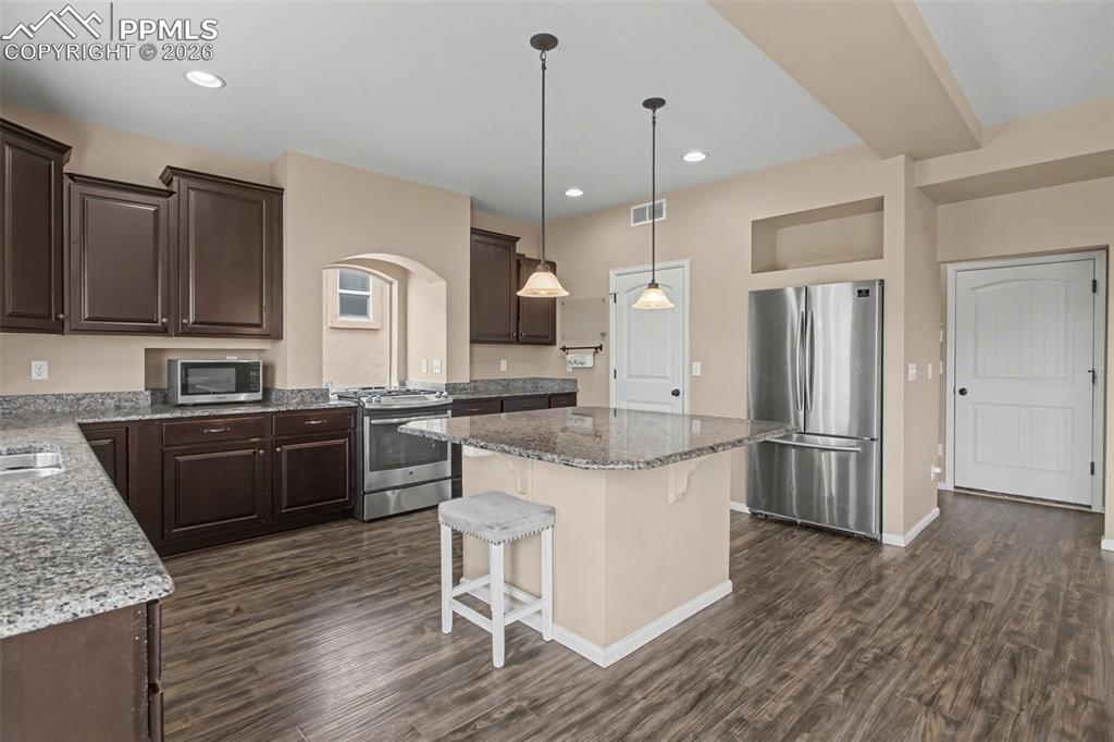 Image 14 of 34: Kitchen