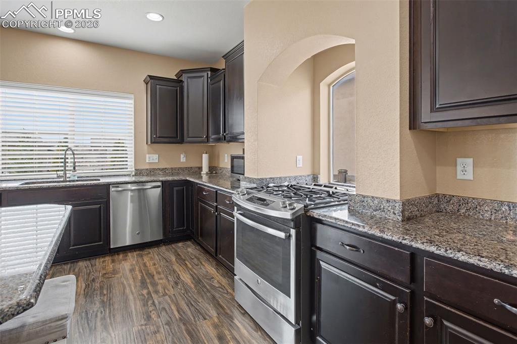 Image 15 of 34: Kitchen