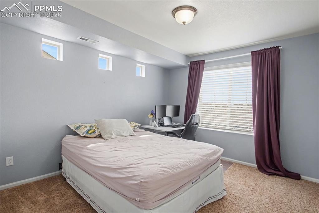 Image 16 of 34: Bedroom