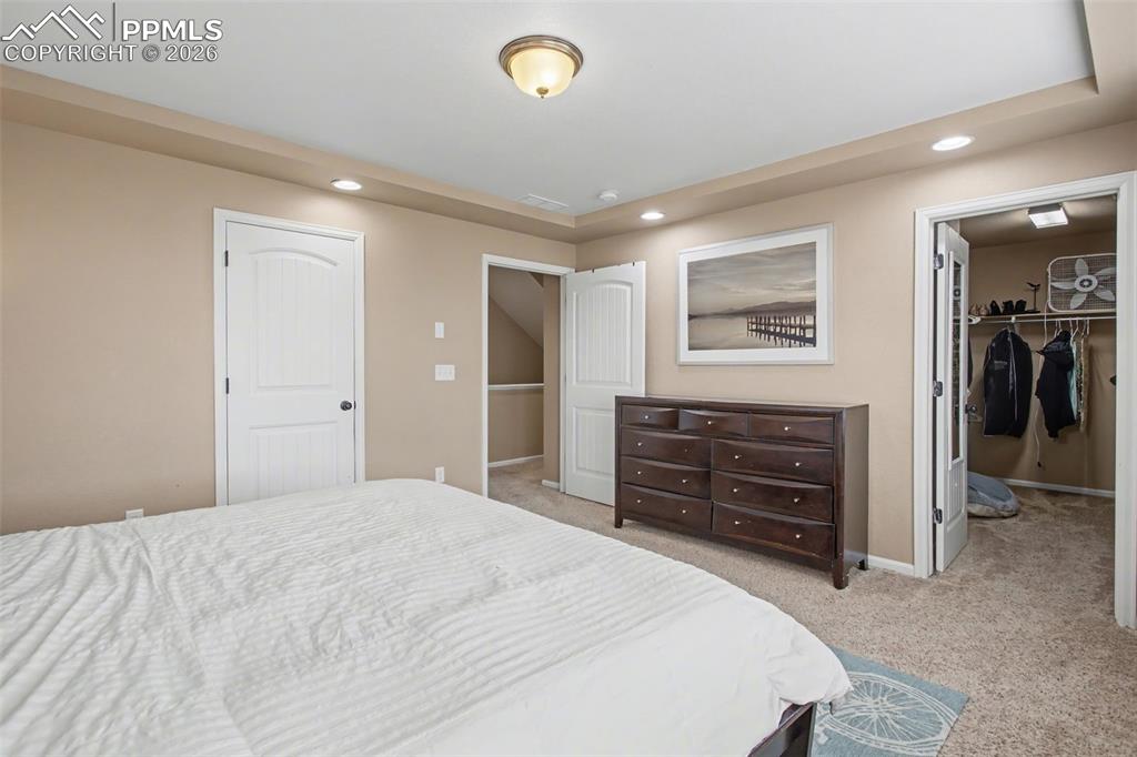 Image 19 of 34: Bedroom