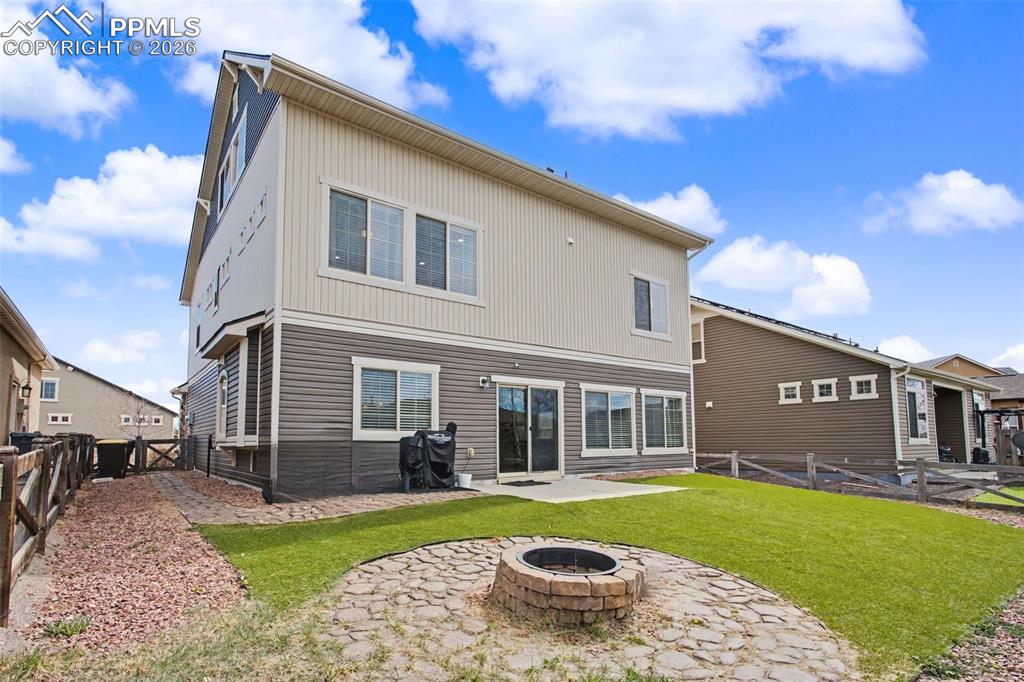 Image 26 of 34: Back of Structure