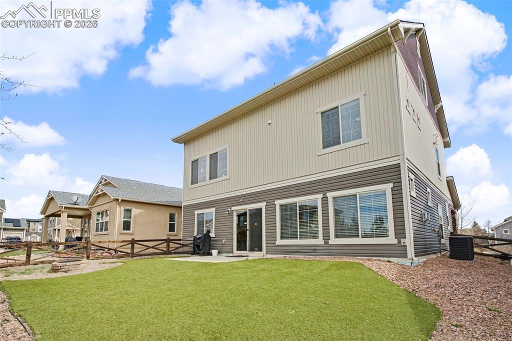 Image 27 of 34: Back of Structure