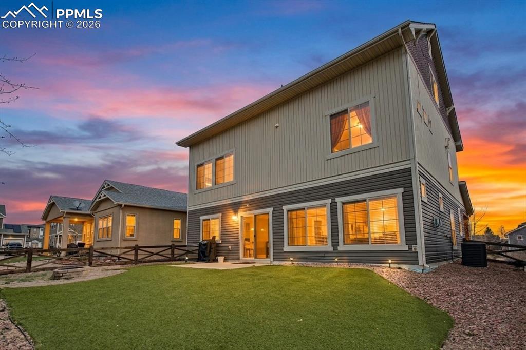 Image 3 of 34: Back of Structure