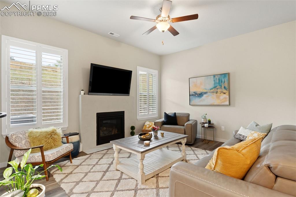 Image 11 of 26: Living Room