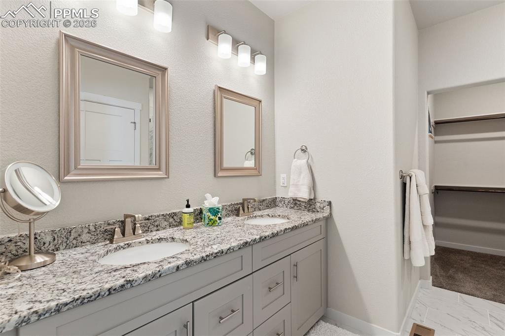 Image 17 of 26: Bathroom