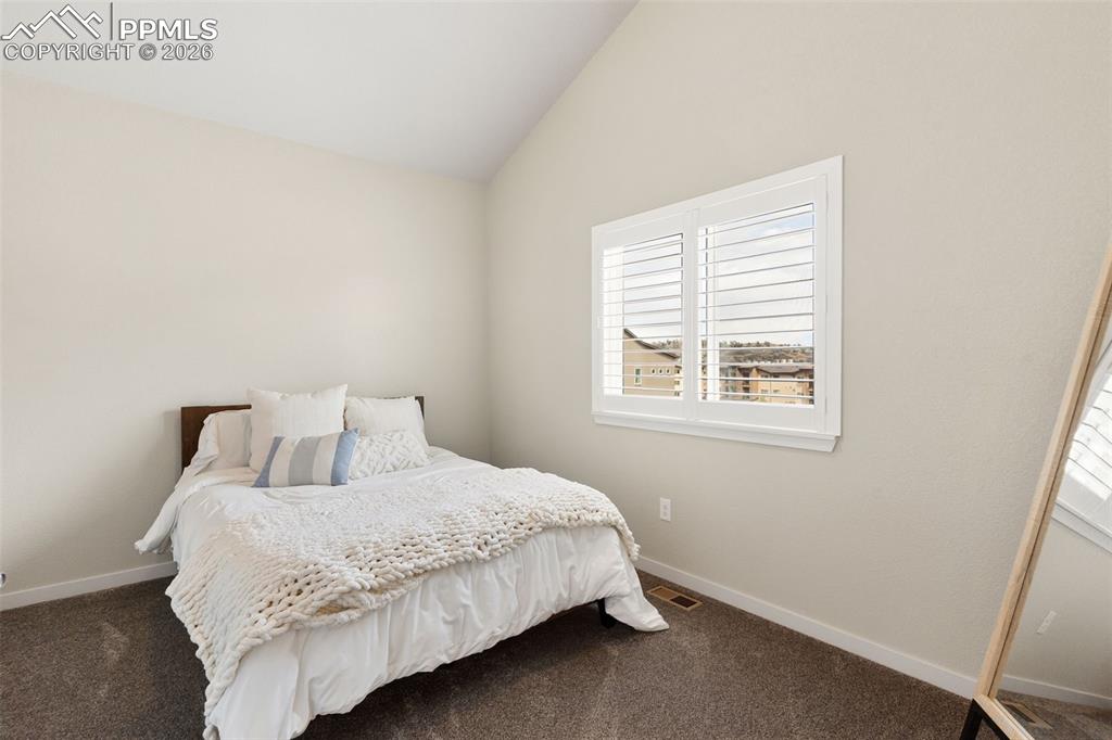 Image 19 of 26: Bedroom