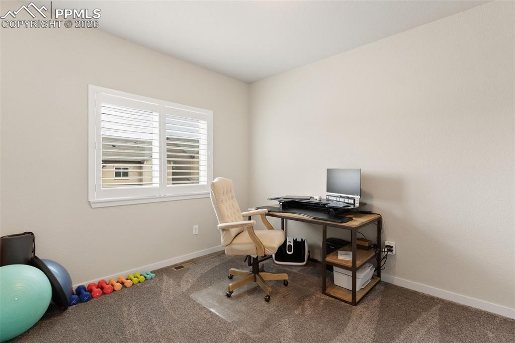 Image 21 of 26: Office