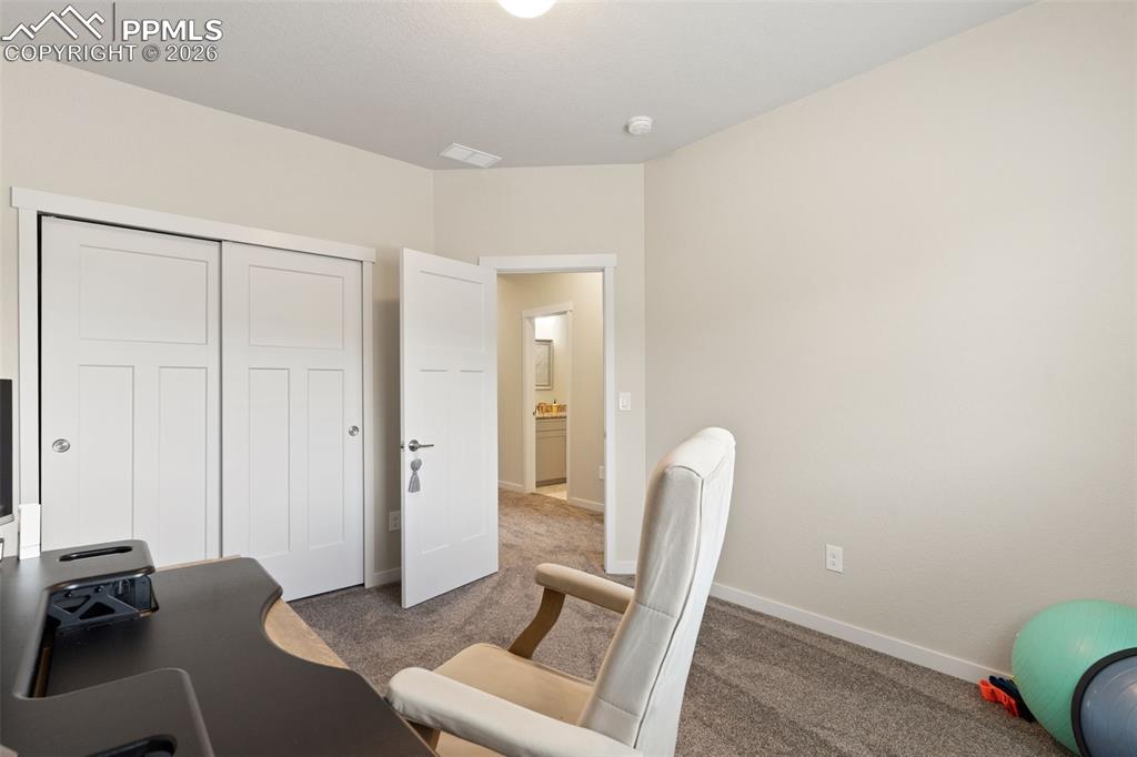 Image 22 of 26: Office