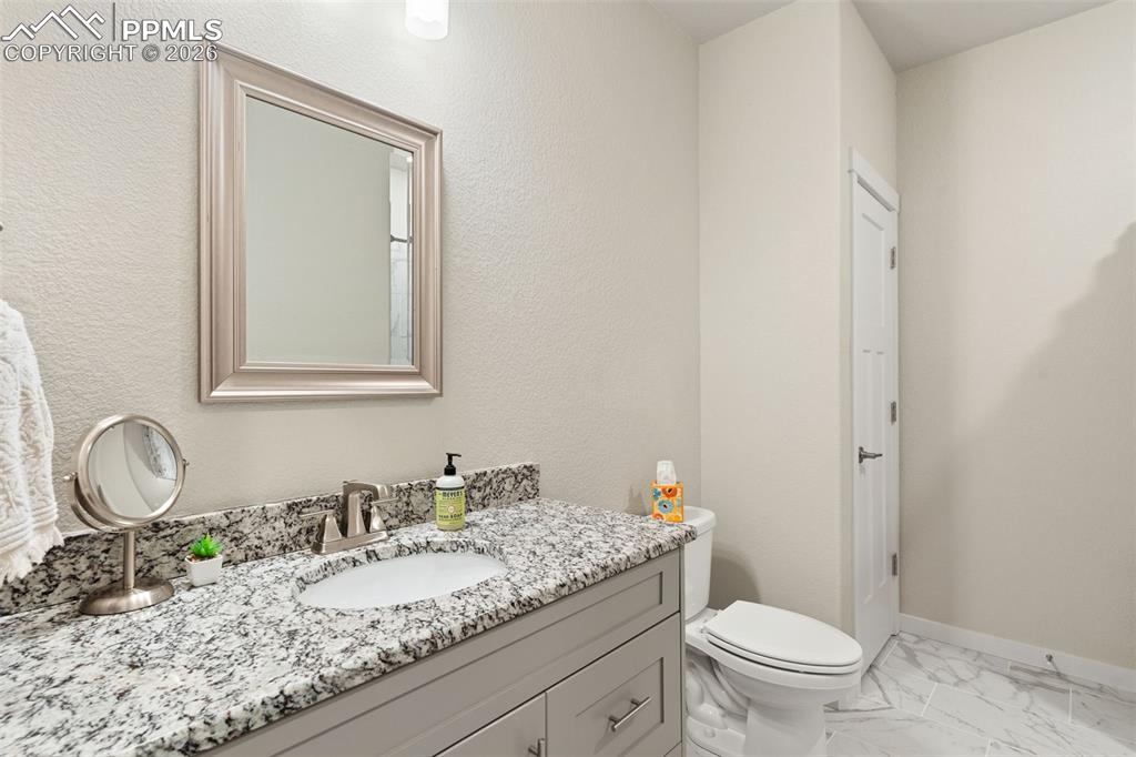 Image 23 of 26: Bathroom