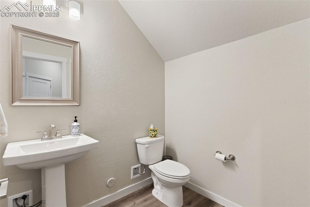 Image 5 of 26: Bathroom