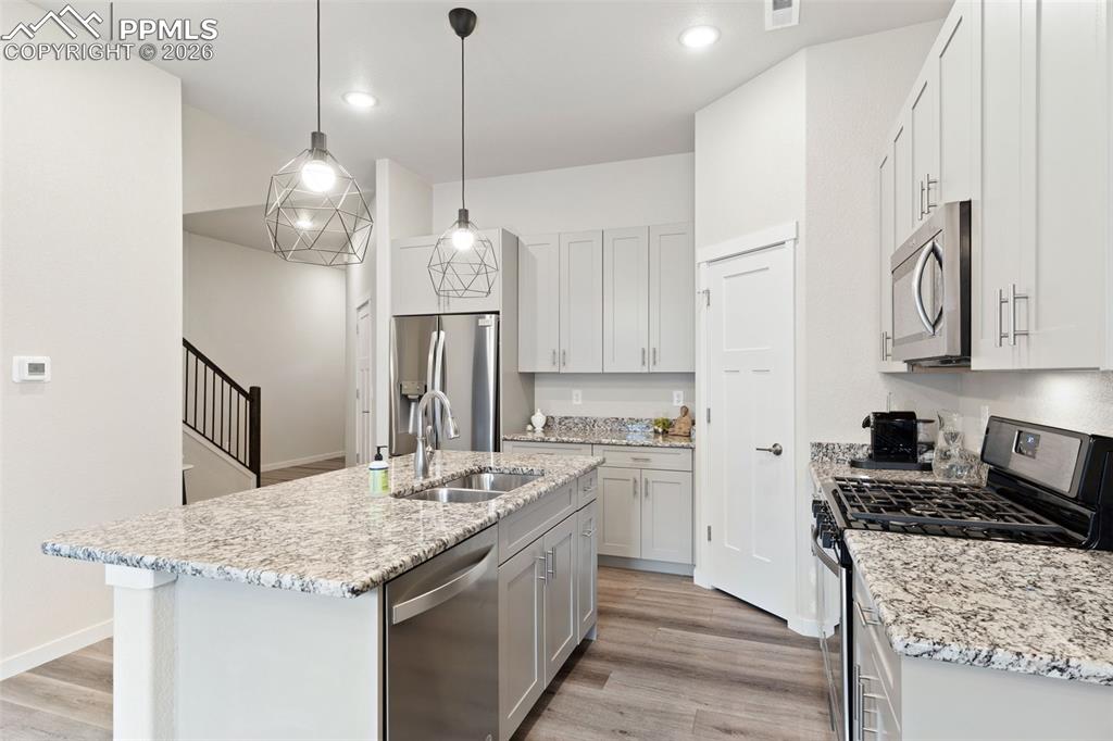 Image 6 of 26: Kitchen