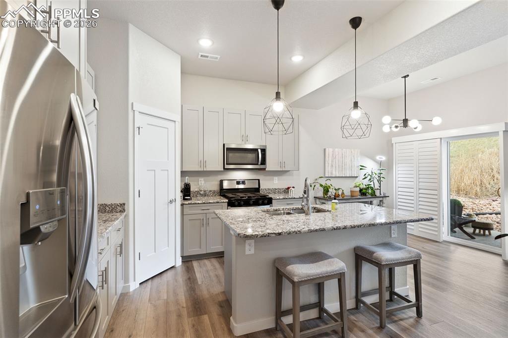 Image 7 of 26: Kitchen