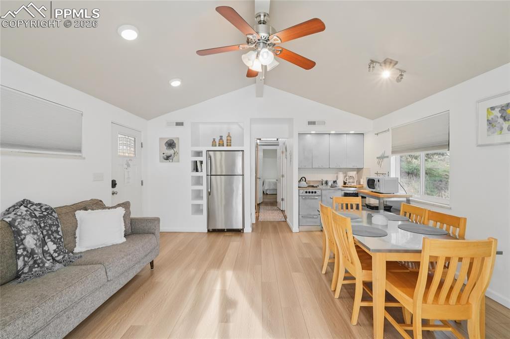 Image 8 of 20: Dining Area