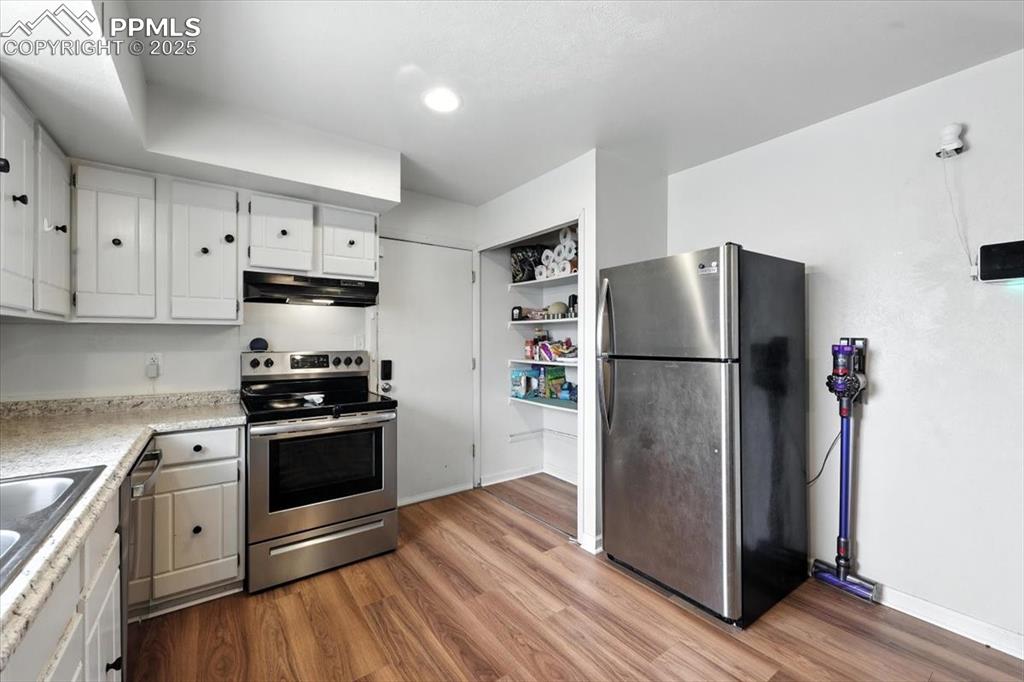 Image 11 of 46: Kitchen