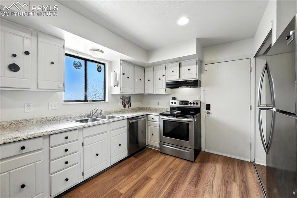 Image 8 of 46: Kitchen