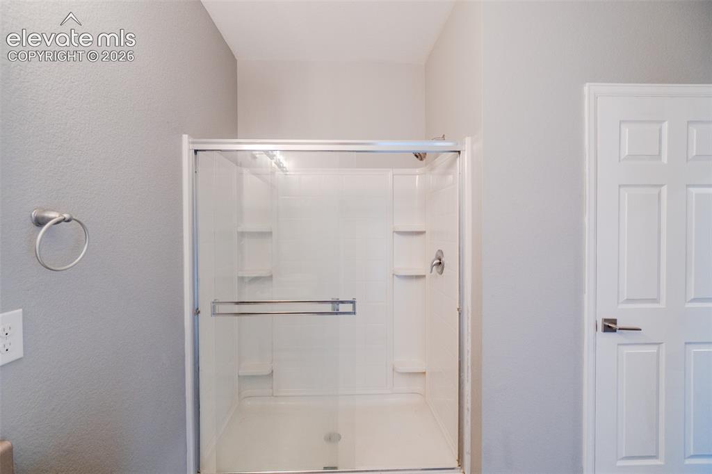 Image 23 of 30: Bathroom