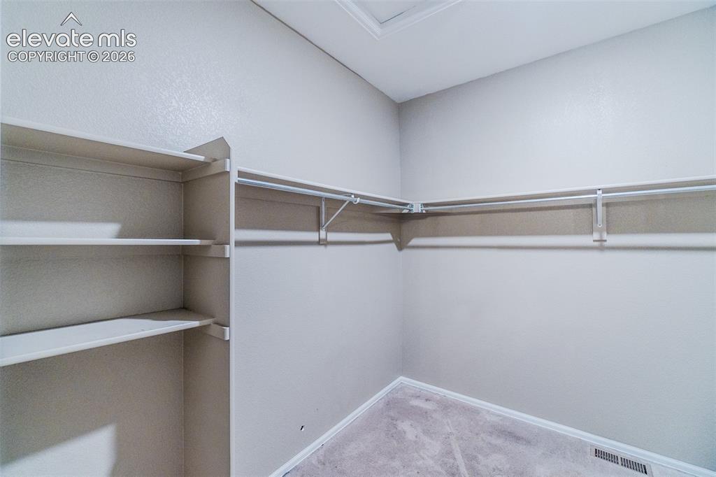 Image 24 of 30: Closet