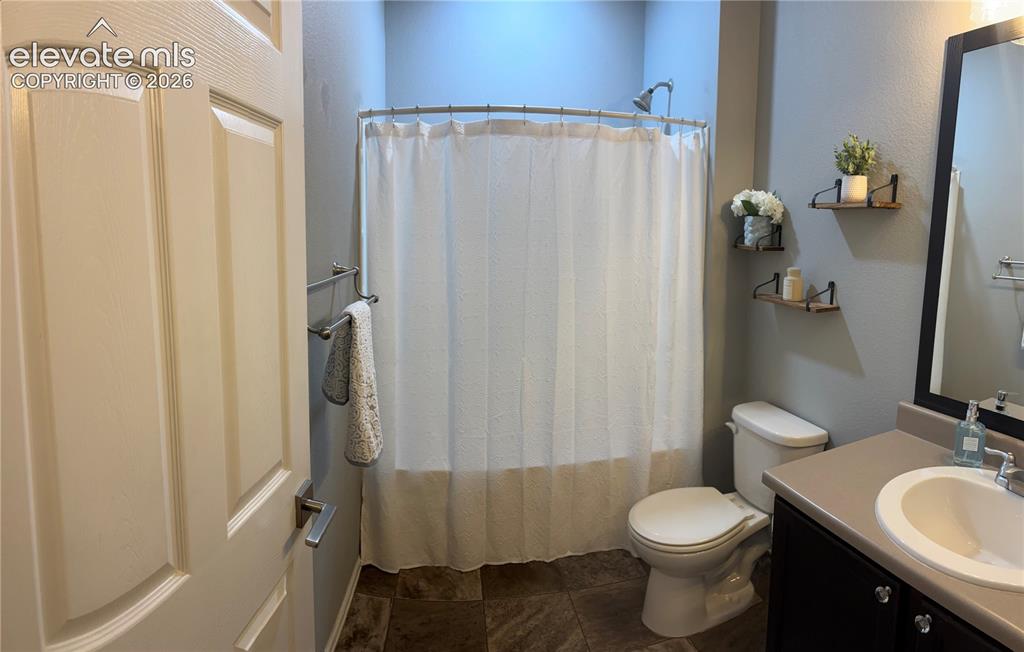 Image 25 of 30: Bathroom