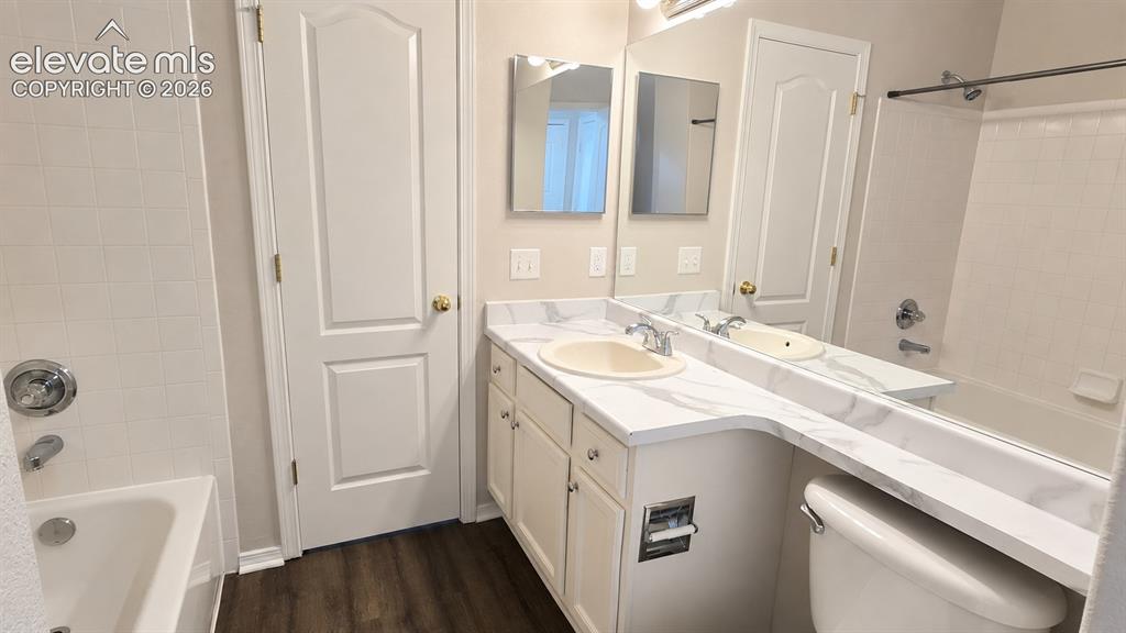Image 15 of 25: Bathroom