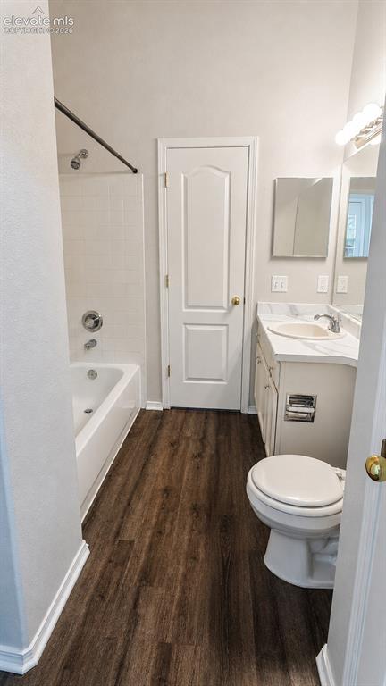 Image 16 of 25: Bathroom