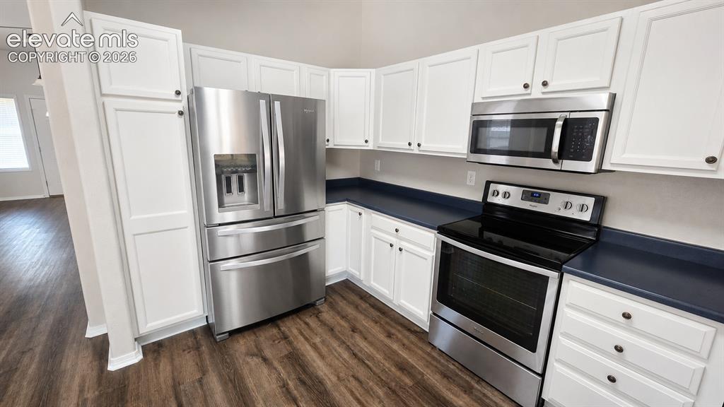 Image 5 of 25: Kitchen