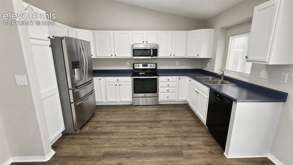 Image 6 of 25: Kitchen