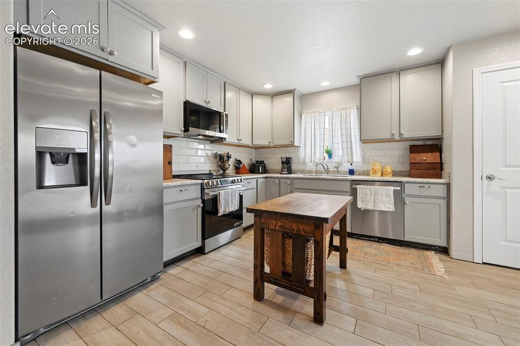 Image 11 of 29: Kitchen