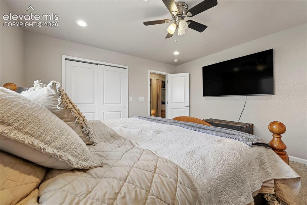 Image 14 of 29: Bedroom