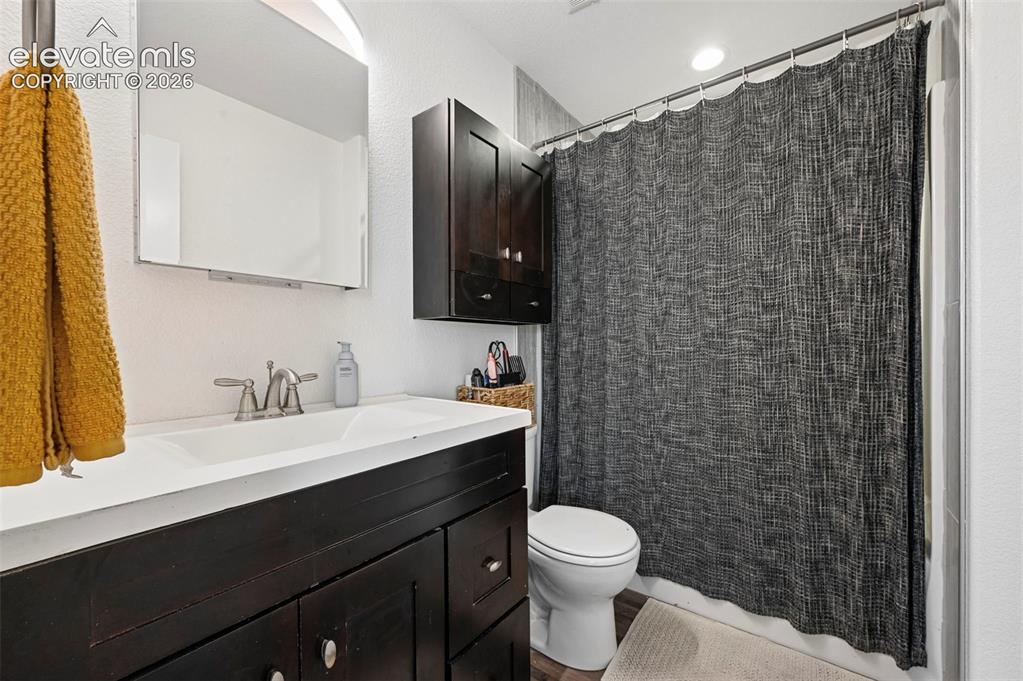 Image 16 of 29: Bathroom