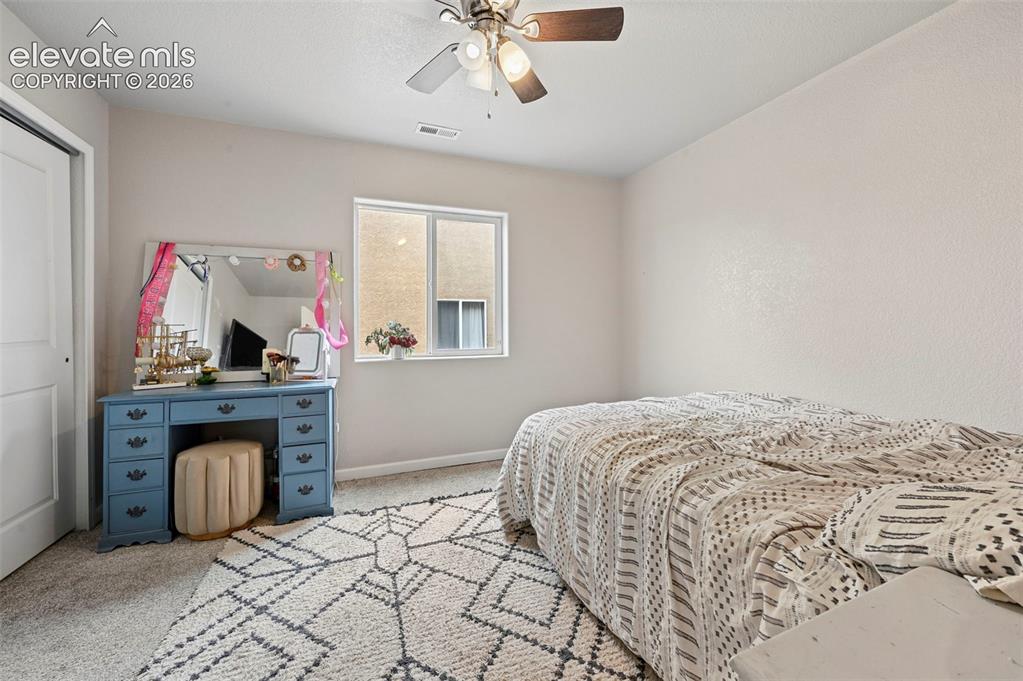 Image 17 of 29: Bedroom