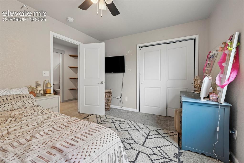 Image 18 of 29: Bedroom