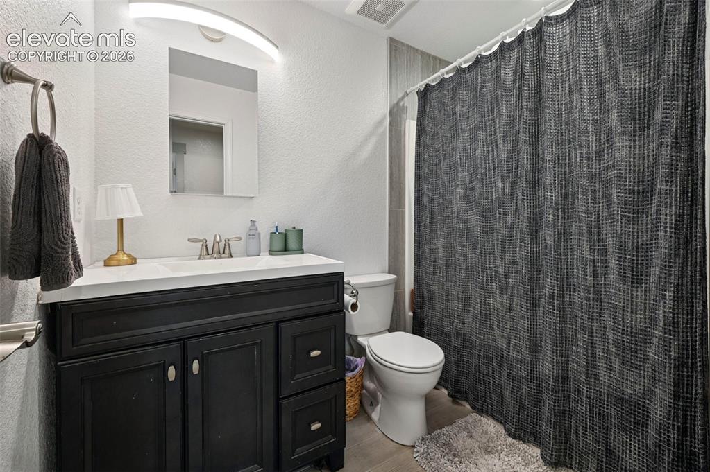Image 19 of 29: Bathroom